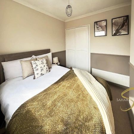 Stylish 2Bed - Manchester - Free Parking Hyde Eksteriør bilde
