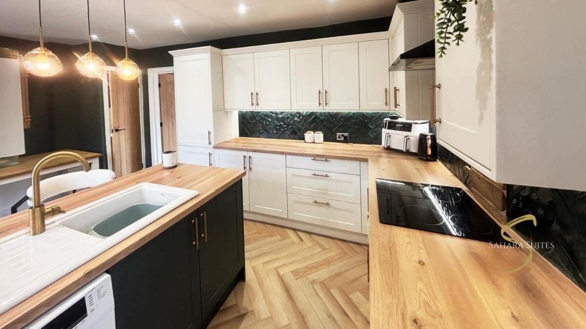 Stylish 2Bed - Manchester - Free Parking Hyde Eksteriør bilde
