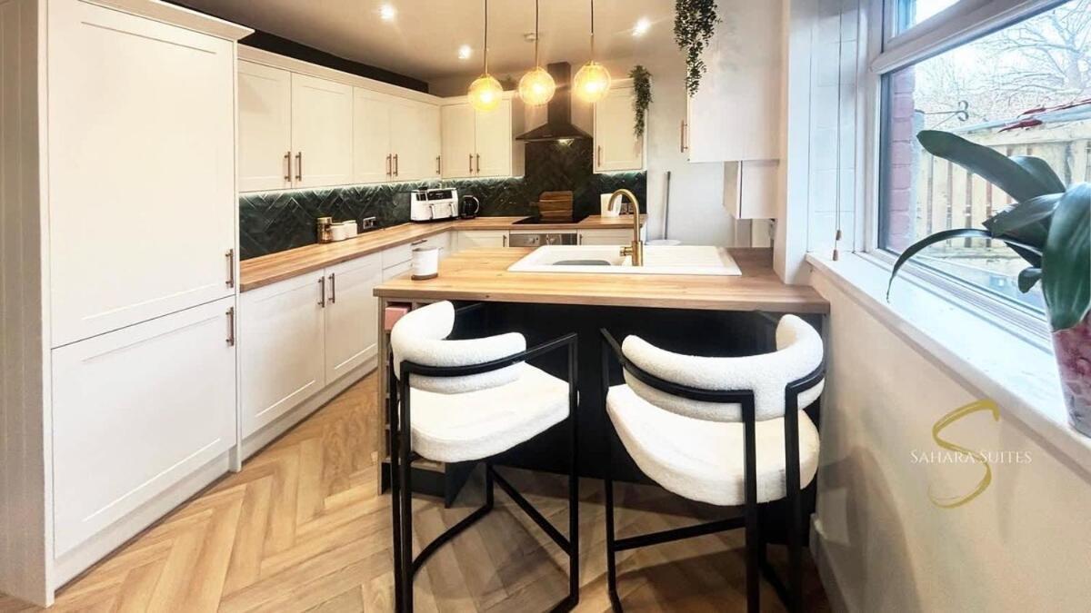 Stylish 2Bed - Manchester - Free Parking Hyde Eksteriør bilde